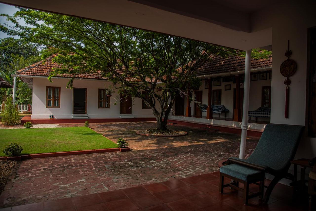 Akkara Homestay & Ayurveda กัตตะยัม ภายนอก รูปภาพ