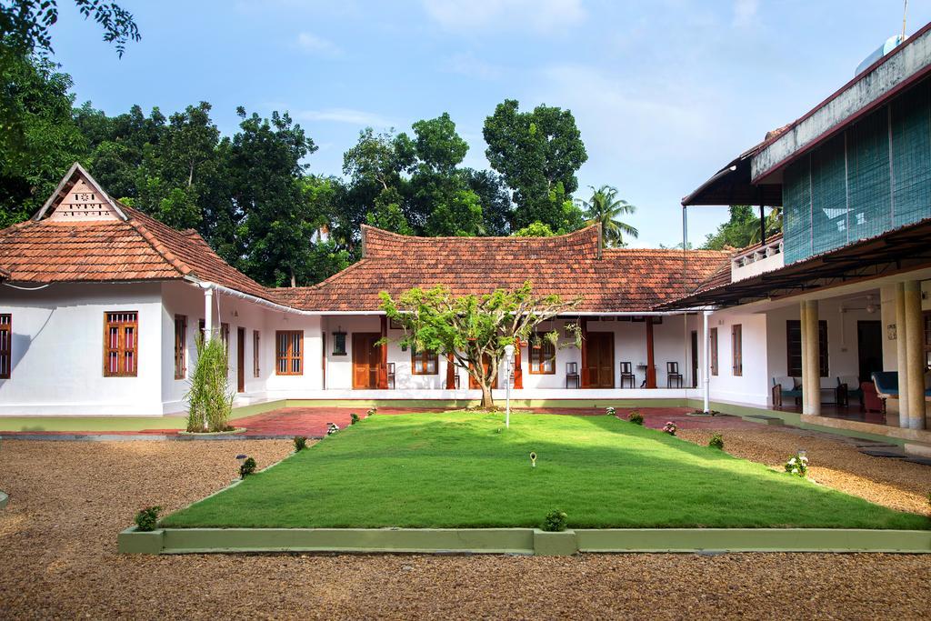 Akkara Homestay & Ayurveda กัตตะยัม ภายนอก รูปภาพ