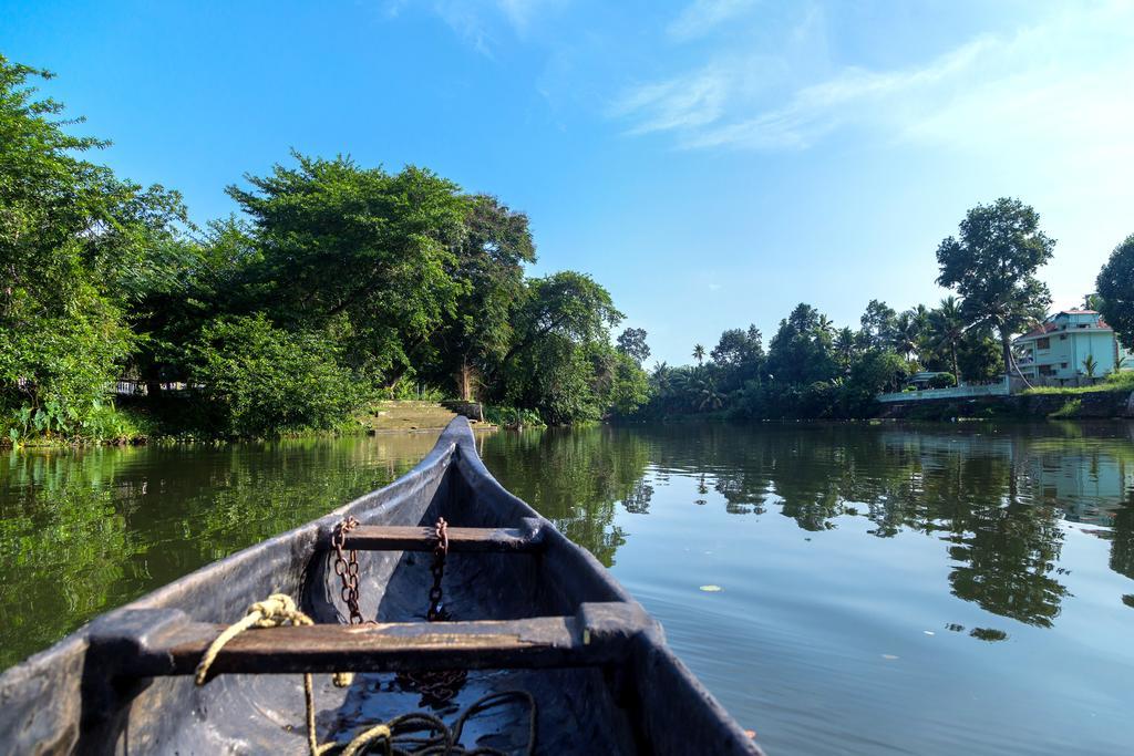Akkara Homestay & Ayurveda กัตตะยัม ภายนอก รูปภาพ