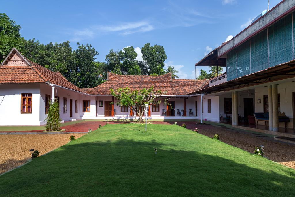 Akkara Homestay & Ayurveda กัตตะยัม ภายนอก รูปภาพ
