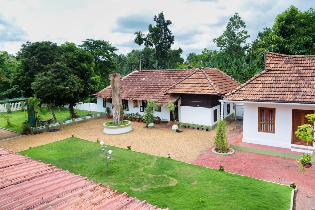 Akkara Homestay & Ayurveda กัตตะยัม ภายนอก รูปภาพ